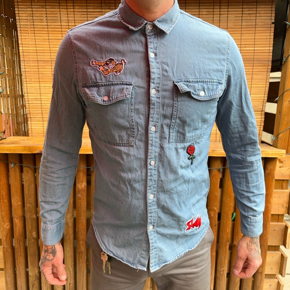 SALE!! 🦆 Vintage Forever 21 Denim Button Down with Patches